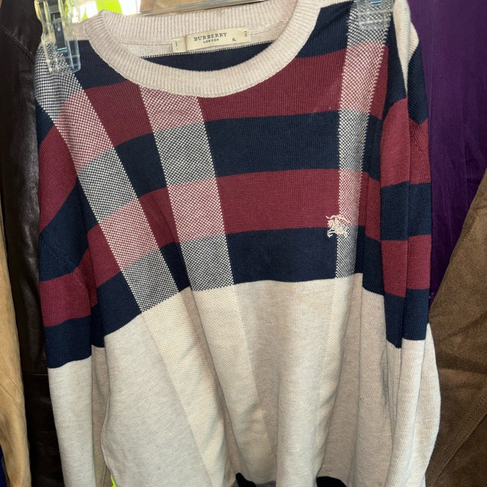 Men’s Burberry sweater size xl